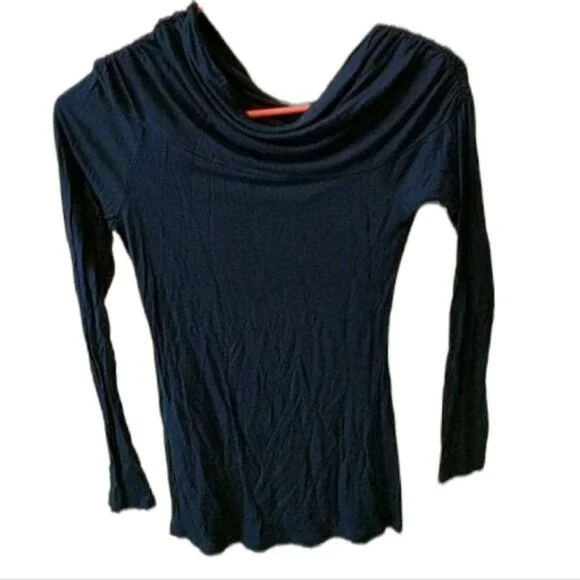 ❌️SOLD❌️ Hang Off the Shoulder Top - Navy - Picture 3 of 4